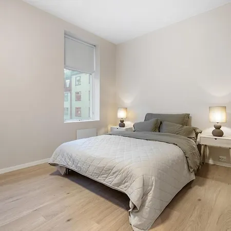 Lägenhet Large Apartment, And Quiet In