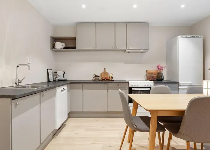 Large Apartment, And Quiet In Leilighet Ålesund