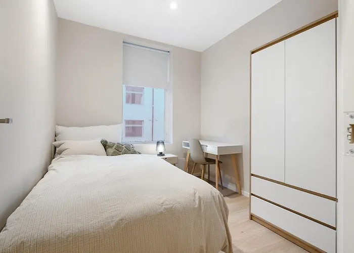 Lägenhet Large Apartment, And Quiet In